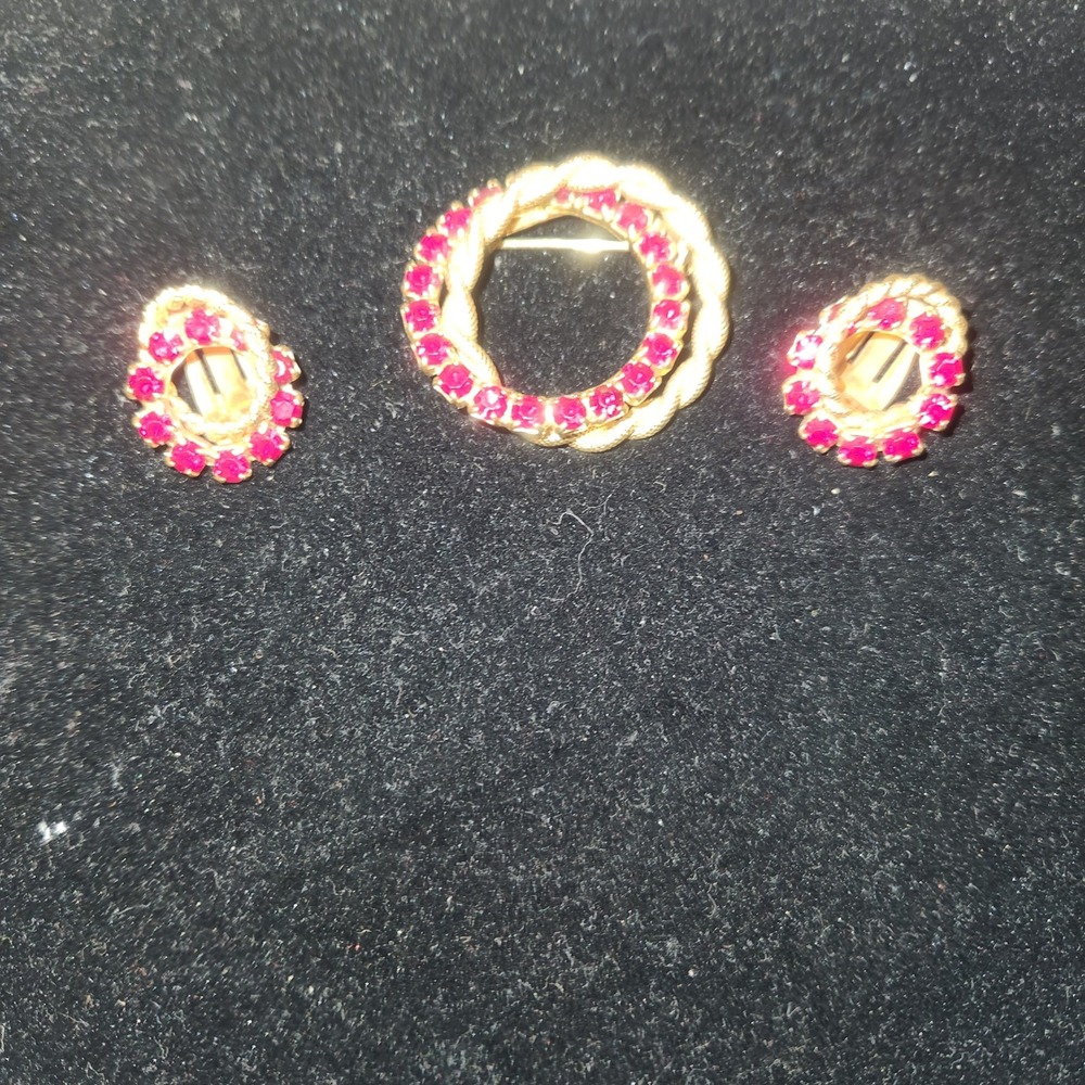 Park Lane Vintage Gold Tone Ruby Red Rhinestone Brooch‎ Pin Earrings Set